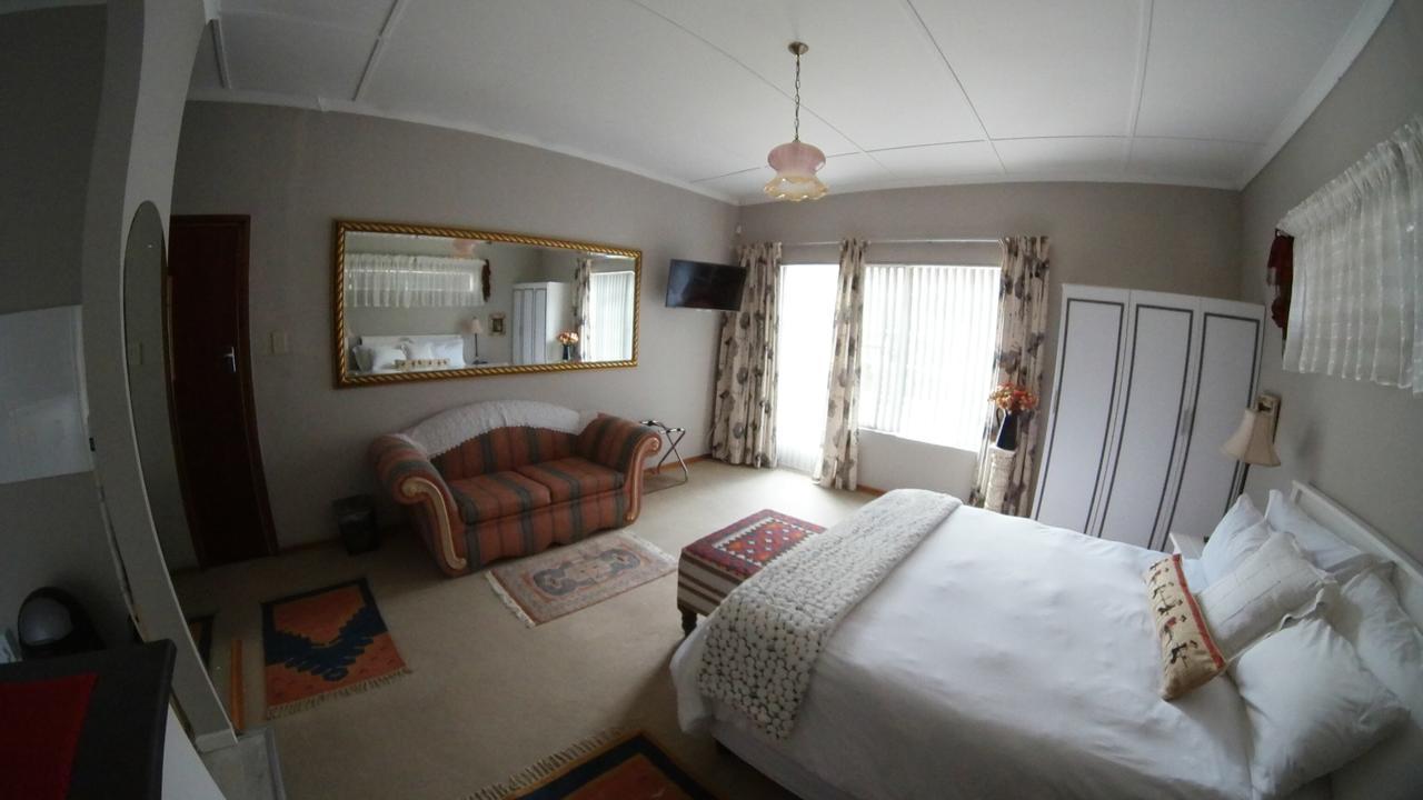Gate 66 Bed & Breakfast Somerset East ภายนอก รูปภาพ